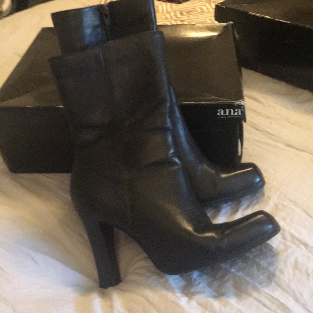 Ana black heeled boots